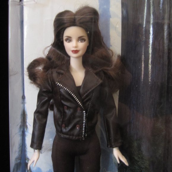 Twilight - Breaking Dawn Bella Barbie Doll - Picture 8 of 9